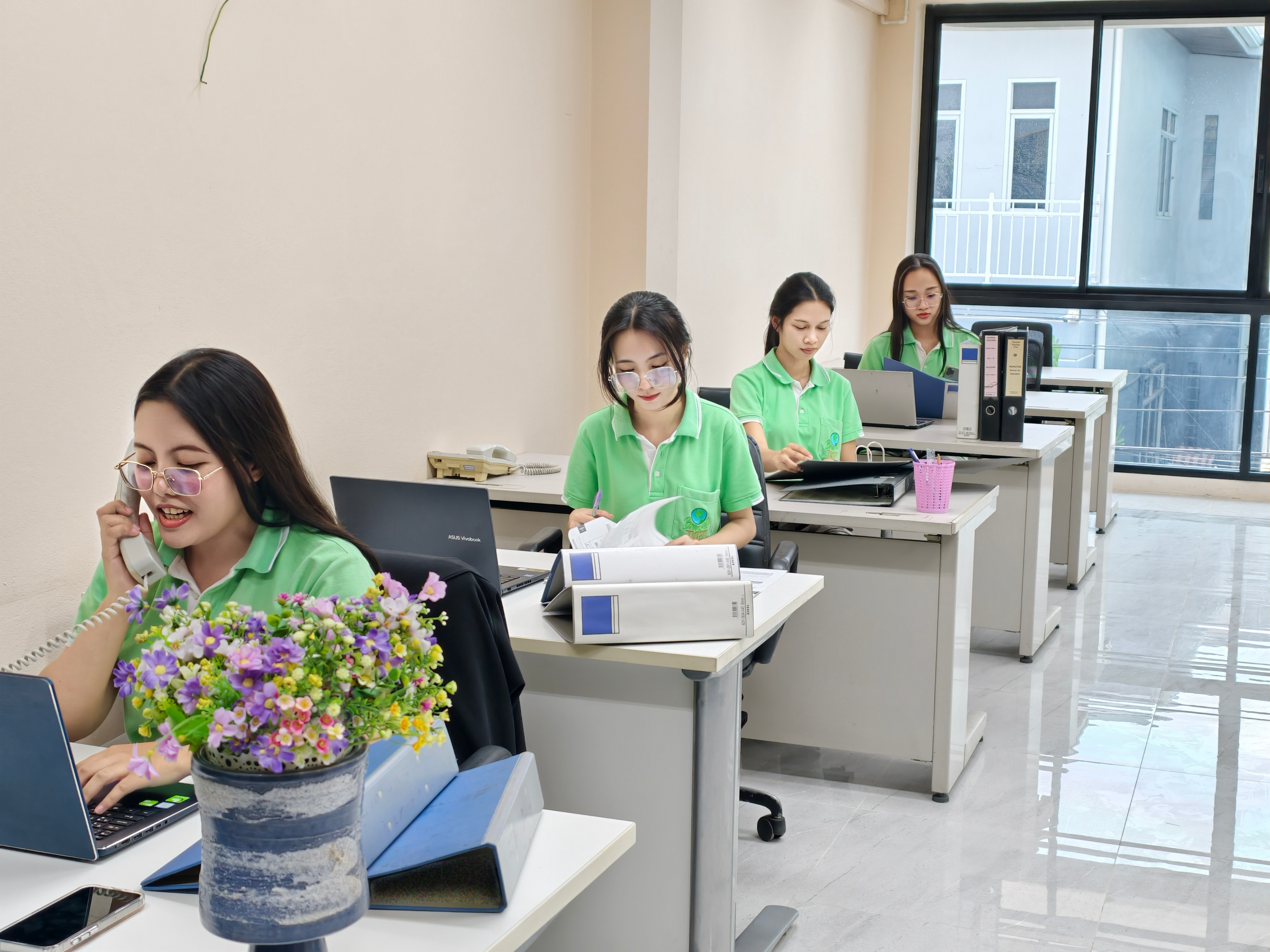 ทีมงานให้บริการด้านบัญชีและธุรกิจ